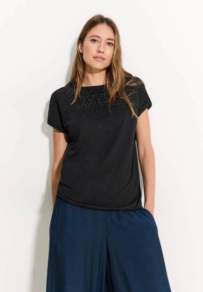 Camiseta bordada- t-Shirt with Embroidery- Black