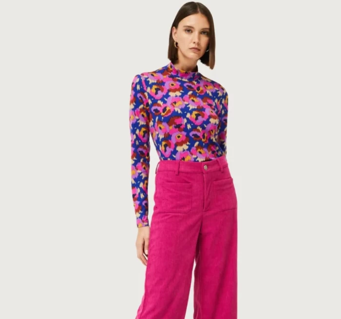 Top ajustado estampado floral Dewberry