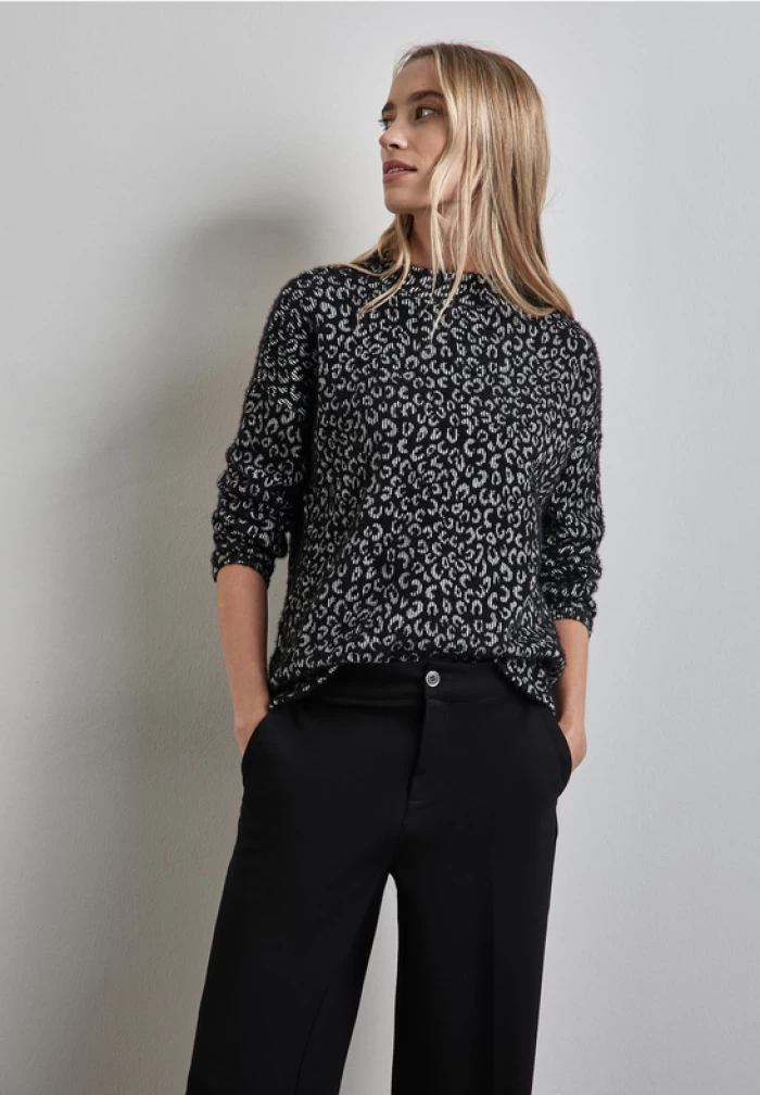 Jersey fino animal print negro- fluffy rib leo dessin shirt